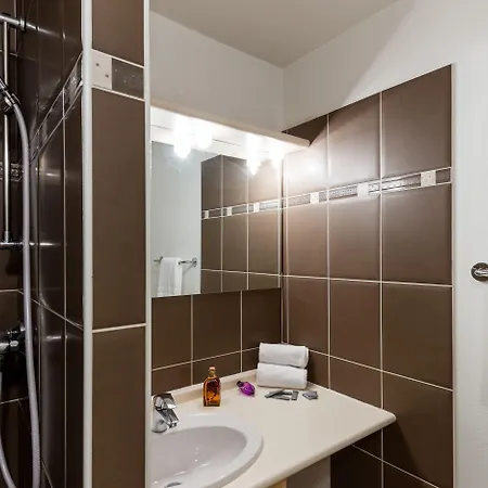 Lagrange L'ardoisiere 4* סן-לארי-סולאן